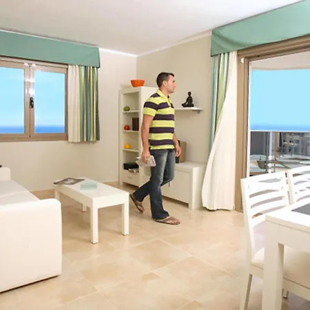 Szálloda Ar Esmeralda 2*